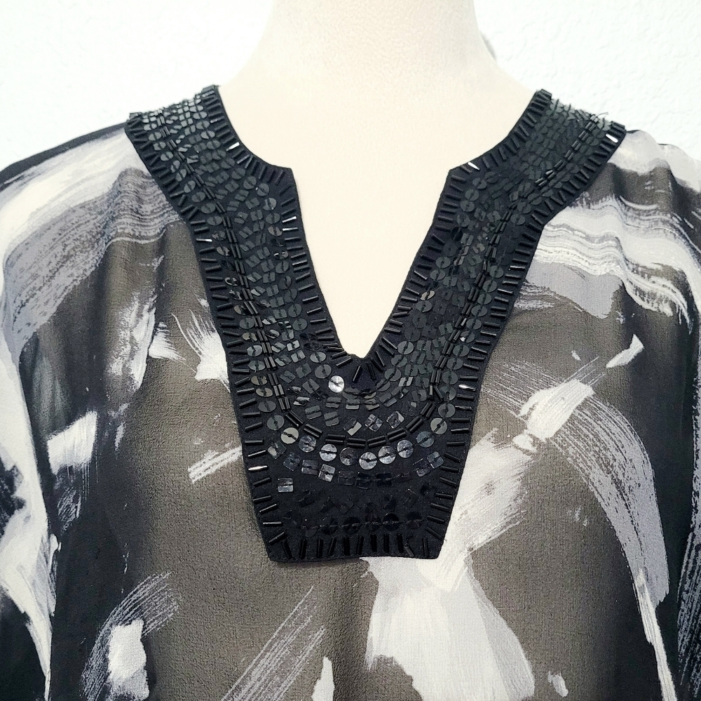 Chico’s 100% Silk Black White Abstract Beaded Neckline Tunic Top Size Medium - Picture 4 of 12